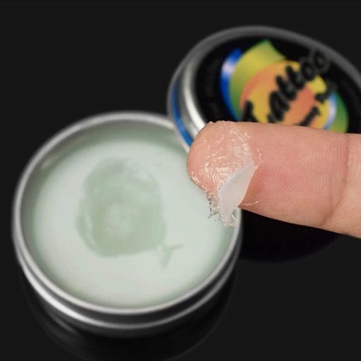 Alivio, hidratación y protección para mantener tu tatuaje con buen aspecto.